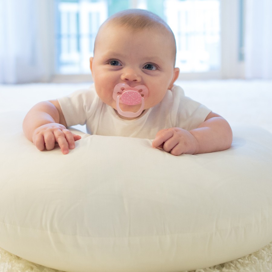 Lifestyle_Advantage_Pacifier_Stage_1_Pink_O16A3935
